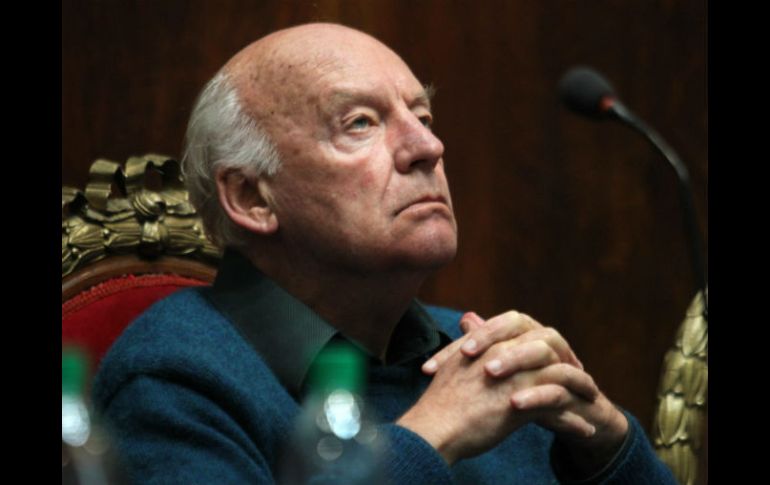 Galeano ofrece pistas de su biografía, y sus ideas sobre la muerte. EFE / ARCHIVO