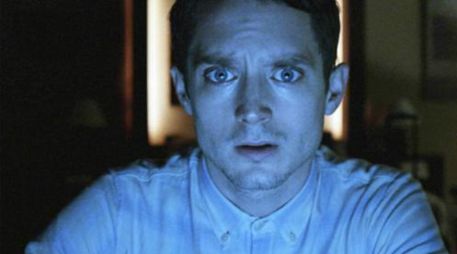 Elijah Wood afirma que los comentarios que hizo al reportero fueron sobre un documental que había visto recientemente. TWITTER / @elijahwood