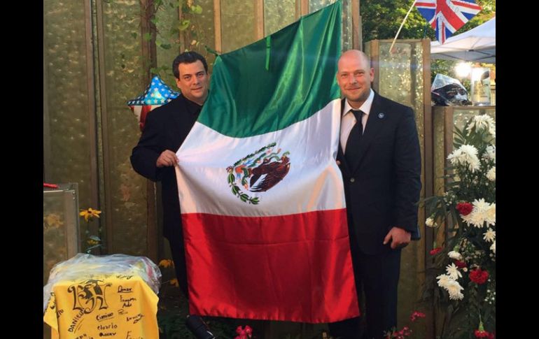 Mauricio Sulaiman y Salvador Briman estuvieron presentes en los funerales del mítico Muhammad Ali. ESPECIAL /