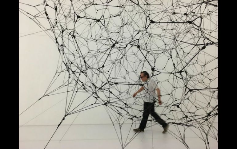 En su cuenta de Instagram compartió fotografías de su visita a la muestra 'Ciento sesenta y tres mil años luz' de Tomás Saraceno. INSTAGRAM / @aiww