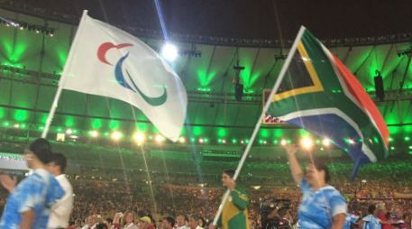 Miranda fue una de los 160 atletas que portaron su bandera. TWITTER / @rio2016_es