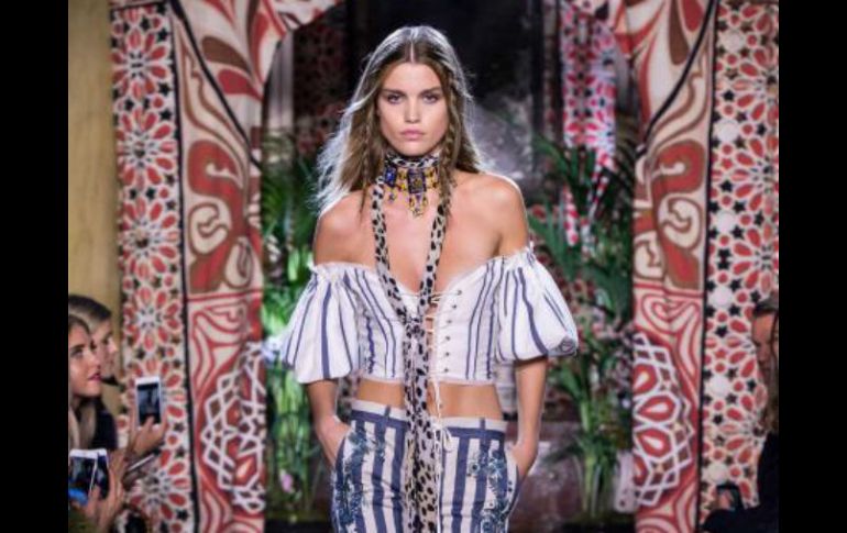 La colección primavera-verano para el 2017 presentada durante la Semana de la Moda de Milán fue la última diseñada por Dundas. ESPECIAL / robertocavalli.com