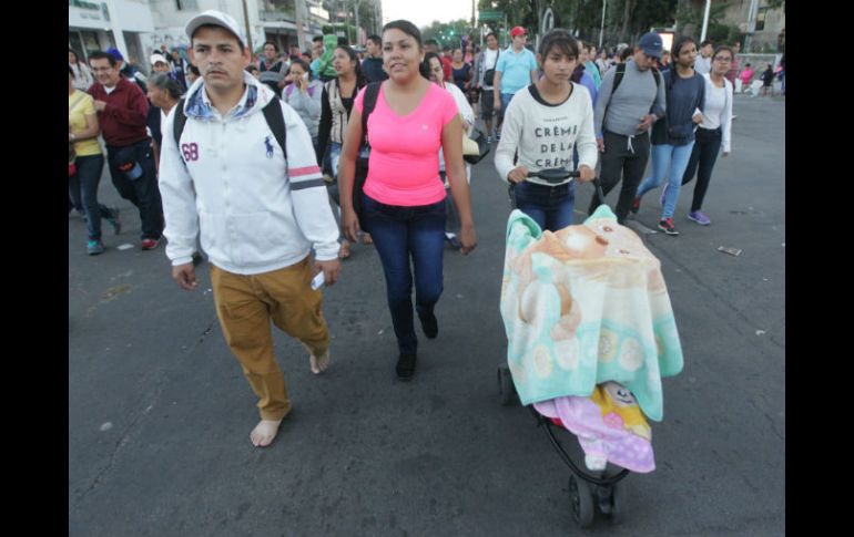 Rigoberto Sánchez anduvo descalzo para agradecer el milagro de 'La Generala' de concebir a Irlanda, su primogénita. EL INFORMADOR / F. Atilano