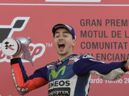 Lorenzo, que se despide de Yamaha con esta victoria, dominó la carrera desde su salida en la 'pole'. AFP / J. Soriano