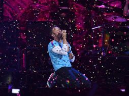 Chris Martin intercaló su voz con un video grabado de George Michael. AFP / J. Tallis