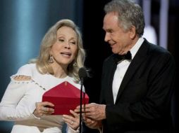 A Beatty, junto con la actriz Faye Dunaway, les tocó revelar al ganador al premio estelar de la noche. AP / ARCHIVO