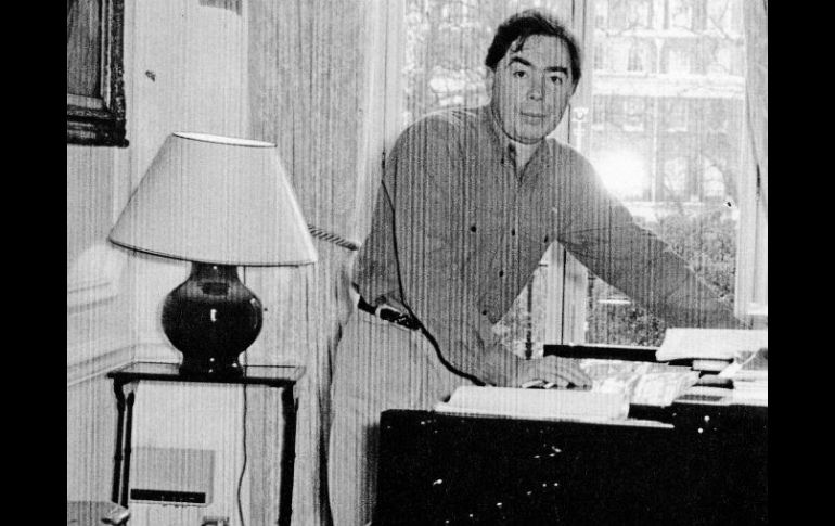 Andrew Lloyd Webber. El artista posa desde la sala de su casa, donde compone sus obras. ESPECIAL /