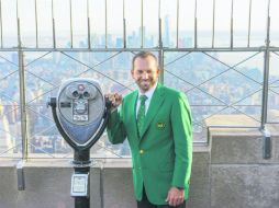 Sergio García posa en el mirador del Empire State vistiendo su chaqueta verde que ganó en el Masters de Augusta. AP / C. Ruttle