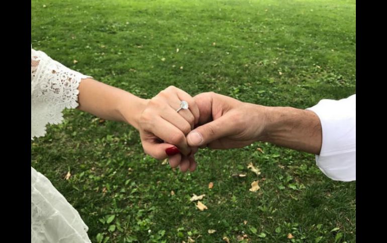 Favela compartió la imagen del anillo y expresó su felicidad por haber encontrado al hombre de su vida. INSTAGRAM / marlenefavela