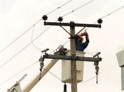 A la cabeza, el pago irregular para conectar o reconectar la luz. EL INFORMADOR / ARCHIVO