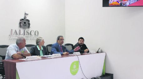 Anuncio. Las autoridades culturales durante la rueda de prensa para presentar el programa. ESPECIAL /