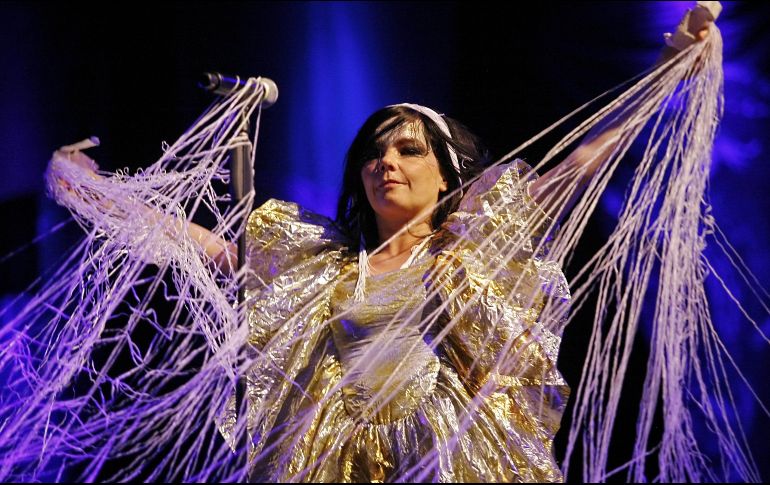 'Me di cuenta de que es algo universal que un director pueda tocar y abusar de las actrices a su voluntad', declara la cantante. AFP/Archivo