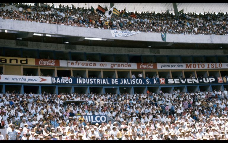 El Estadio Jalisco, de estreno.- El Estadio Jalisco se vistió de gala para recibir la Copa del Mundo. En aquel entonces presumía su nueva planta alta, que se construyó exprofeso por el gran certamen que albergaría. La afición no quedó mal y abarrotó cada partido. EL INFORMADOR / ARCHIVO