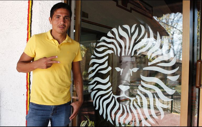 ''La labor de nuestros delanteros, hacer los goles, nosotros los que estamos de media cancha para atrás tenemos que estar atentos y en ofensiva llevarles el balón de manera limpia'', dijo el jugador. EL INFORMADOR / ARCHIVO