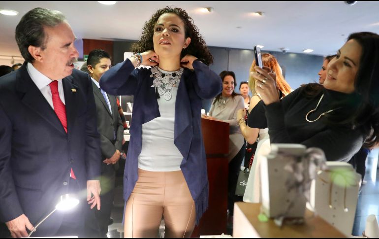 El líder parlamentario del tricolor ordenó a una de sus colaboradoras pagar el collar y un par de mancuernillas para él. SUN / L. Godínez