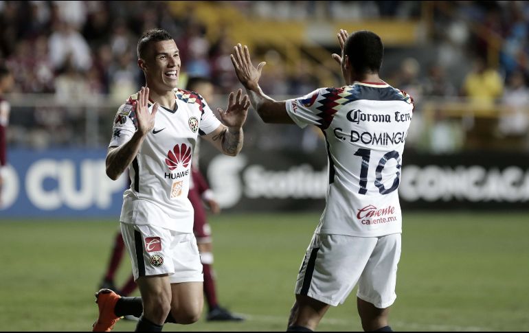 Motivado con su paso invicto y líder en la Liga MX, América se adelantó en el marcador. EFE / J. Arguedas