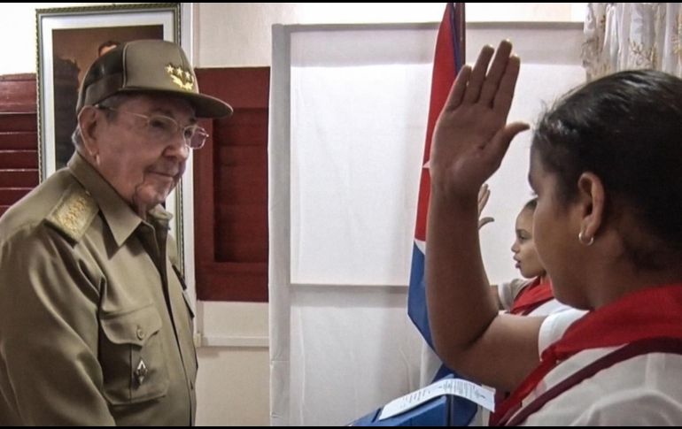 Castro acudió ayer domingo a votar para ratificar a su nueva Asamblea Nacional. AFP/ARCHIVO