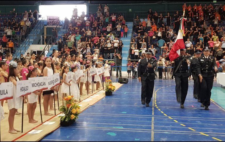 En la ceremonia estuvieron presentes la ex gimnasta Cynthia Valdez y el director general del CODE Jalisco, André Marx Miranda. EL INFORMADOR/J. Robles