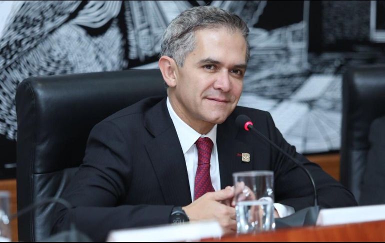 De acuerdo con el mandatario, se trata de un servicio que tiene como objetivo trasladar toda la carga de pasaje mayor del actual Aeropuerto de la CDMX hacia la zona centro. TWITTER / @ManceraMiguelMX