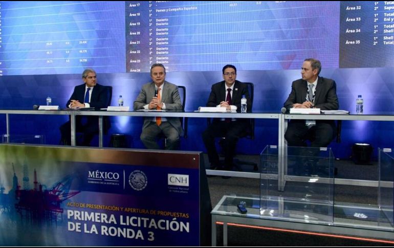 La producción estimada de estas áreas será de alrededor de 280 mil barriles diarios, con un pico en 2025, pero con la proyección de iniciar en 2022. TWITTER / @SENER_mx