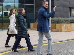 La reina Letizia y la reina madre, Sofía, visitaron en el hospital al rey Juan Carlos. EFE/ E. Naranjo