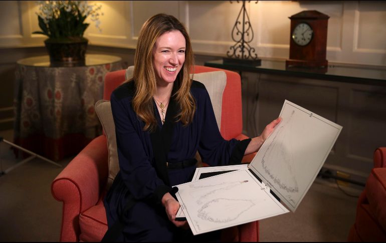 La modista cuenta que el príncipe Enrique se le acercó y le dio las gracias por su creación. AFP / H.  Mckay