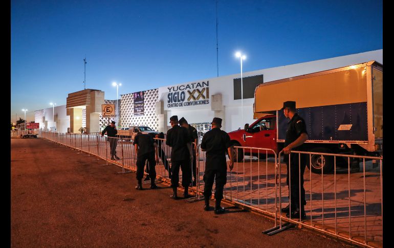 Este lunes el espacio en donde se llevará a cabo el debate fue abierto a medios de comunicación para mostrarlo. SUN/ G. Espinoza