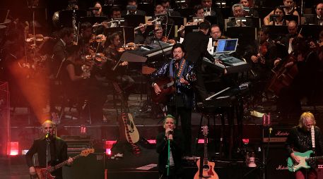 Durante casi dos horas, el artista interpretó lo mejor de su repertorio, en medio de los gritos de sus fanáticos. EFE/M. Guzmán