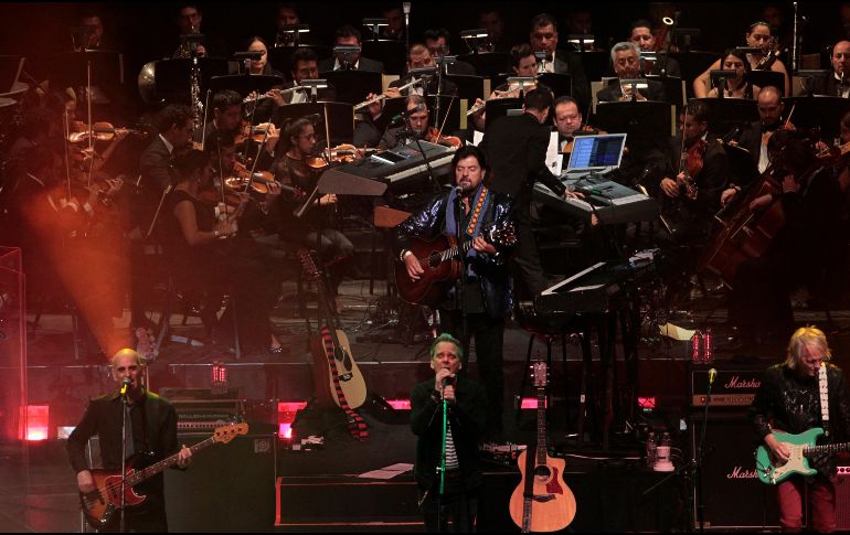 Durante casi dos horas, el artista interpretó lo mejor de su repertorio, en medio de los gritos de sus fanáticos. EFE/M. Guzmán