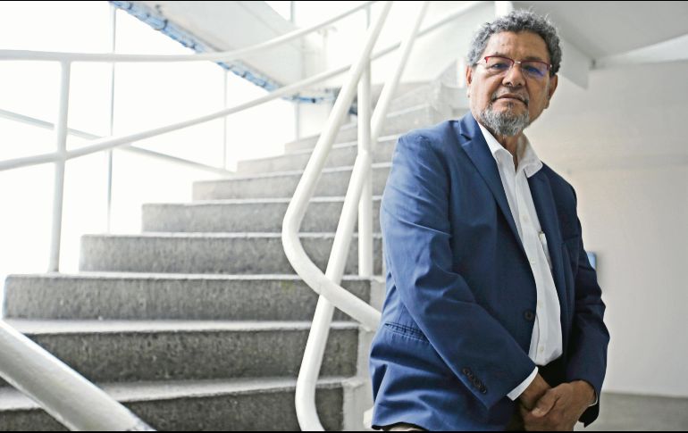 Élmer Mendoza estuvo en Zapopan para ofrecer un taller de elaboración de novela.