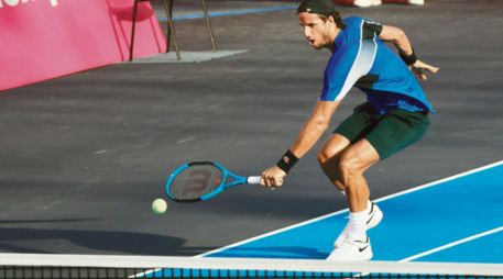Segunda ronda. El español Feliciano López regresa una bola al británico Cameron Norrie. EFE