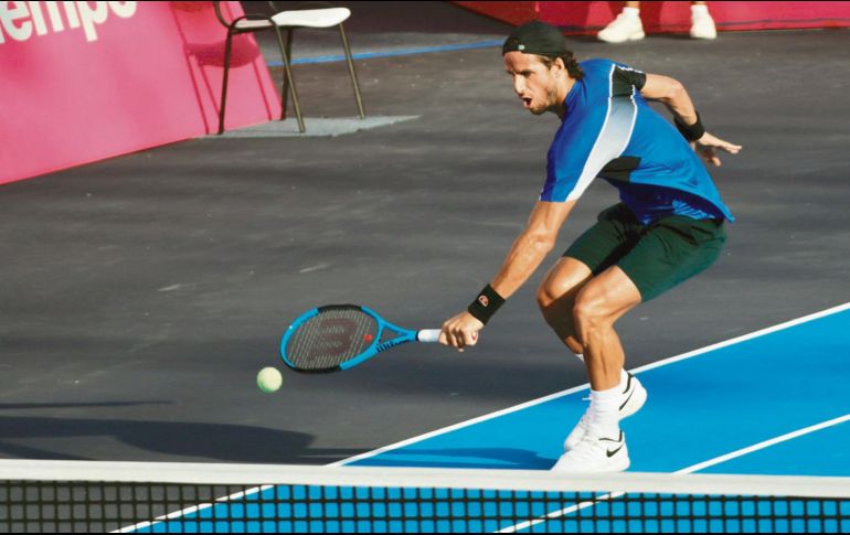 Segunda ronda. El español Feliciano López regresa una bola al británico Cameron Norrie. EFE