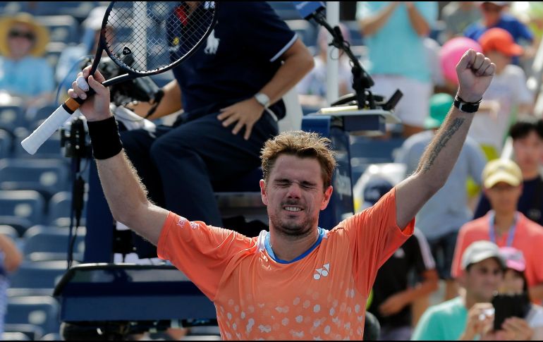 Wawrinka celebra luego de su victoria ante Ugo Humbert. AP/S. Wenig
