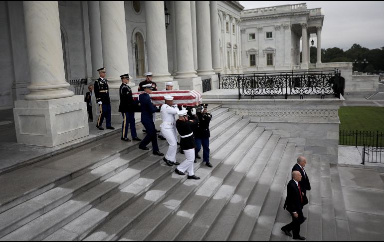 Los ex mandatarios resaltarán el llamado del héroe de guerra devenido a político a unir una sociedad dividida, en una ceremonia con la notoria ausencia del actual presidente de EU, Donald Trump. AFP / W. McNamee