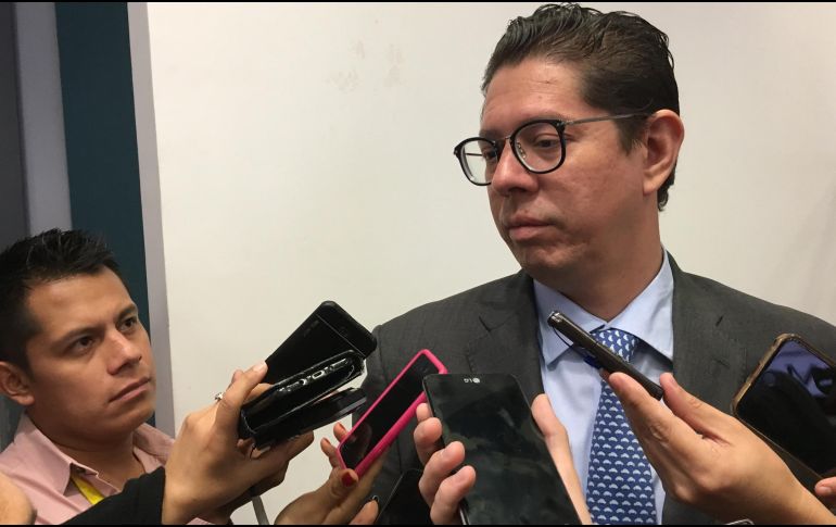 Juan Carlos Baker habla con los medios tras su participación en la inauguración del XXV Congreso del Comercio Exterior Mexicano. NTX/C. Trejo
