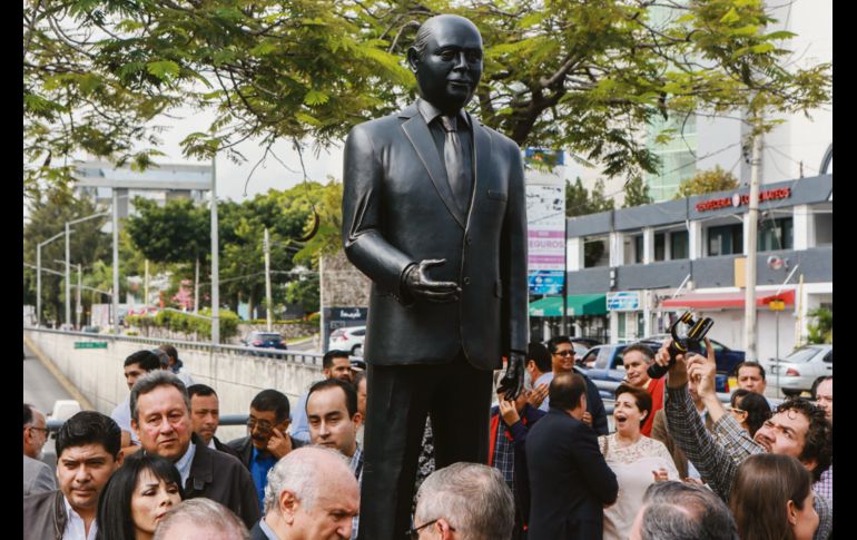 Arnulfo Villaseñor. La escultura fue develada en los alrededores del Puente Matute Remus.