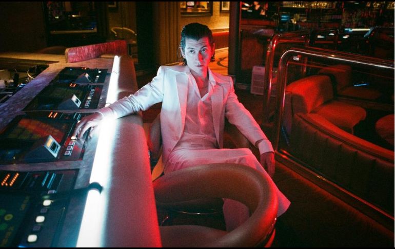 La versión vinilo de sus sencillos “Tranquility Base Hotel & Casino” y “Anyways” estará disponible el 30 de noviembre, mientras que su filme “Warp speed chic” ya se encuentra en la plataforma de YouTube. TWITTER / @ArcticMonkeys