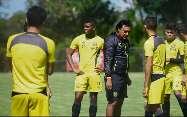 Jorlian Sánchez y Jorge Dávalos en una práctica de los melenudos. CORTESÍA