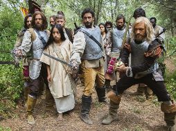 El primero a la izquierda, en el papel de Hernán Cortés, José María de Tavira. CORTESÍA / CANAL ONCE