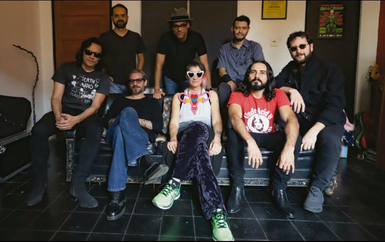 Disidente. La agrupación, en compañía de Andrea, de Aterciopelados, y Flip y Rizo, de Jumbo.