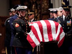 El 41 presidente de EU será enterrado este jueves después de cuatro días de tributo que ofrecieron una inusual imagen de unidad en un Estados Unidos dividido. EFE / D. J. Phillip