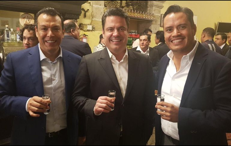 Aristóteles Sandoval sonriente, tras dejar el cargo de gobernador de Jalisco en diciembre de 2018. TWITTER / @eliseomora