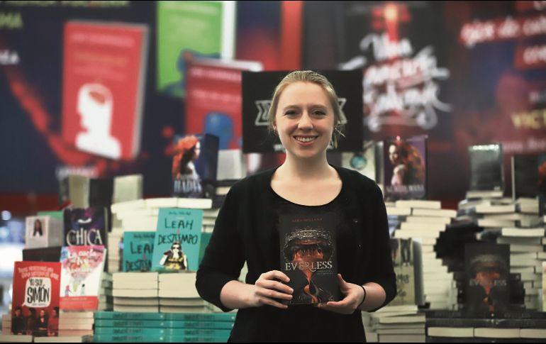 La escritora estuvo por primera vez en nuestro país para presentar “Everless, la hechicera y el alquimista” en la más reciente edición de la FIL. EL INFORMADOR / F. Atilano