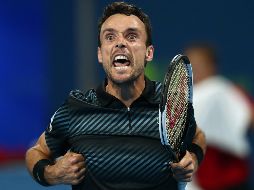Bautista, que perdió su primer set este viernes, se jugará el título contra el checo Tomas Berdych o el italiano Marco Cecchinato, que se enfrentan en la otra semifinal. AFP / K. Jaafar