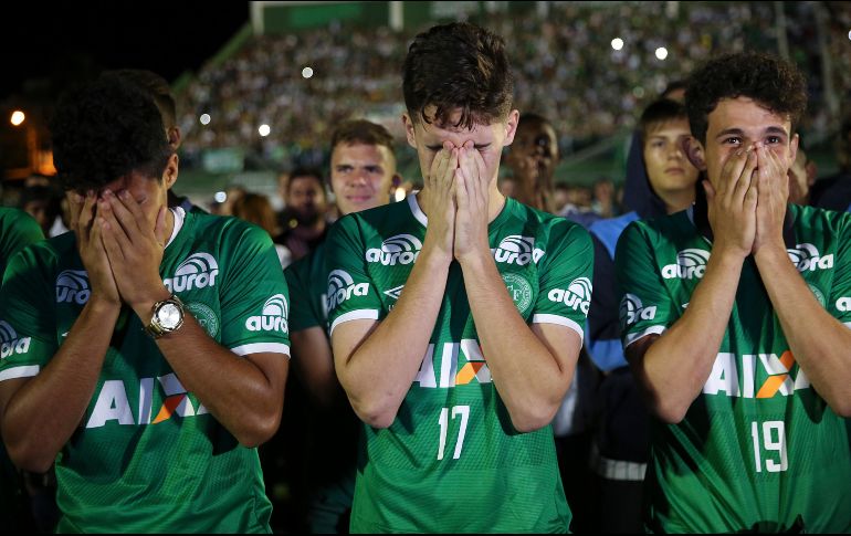 El 28 de noviembre de 2016, el avión donde viajaba el club Chapecoense de Brasil se estrelló en Colombia; en el hecho fallecieron 71 personas, entre ellos, 19 jugadores. MEXSPORT / ARCHIVO
