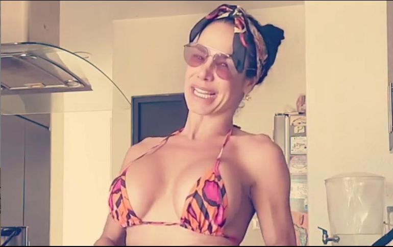En el video, la cubana luce un bikini muy pequeño de colores que realza su figura. INSTAGRAM