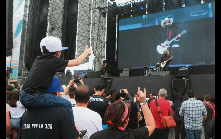 Incluso los niños disfrutaron de los sonidos que ofreció el Roxy Fest en su tercera edición. EL INFORMADOR / G. Gallo