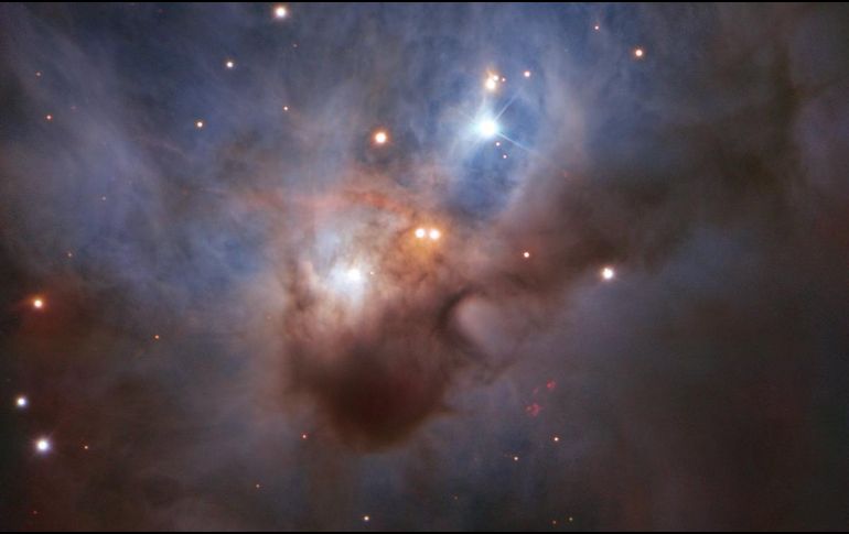 Los astrónomos de la ESA piensan que la nebulosa se formó a partir de vientos estelares procedentes de estrellas masivas más alejadas. ESPECIAL / eso.org