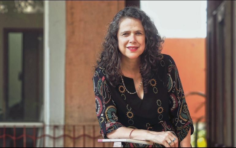 La autora presenta el poemario “Atrios”. EL INFORMADOR / E. Barrera