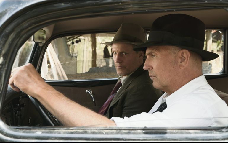 La historia está basada en hechos reales y es estelarizada por Kevin Costner como “Frank Hamer” y Woody Harrelson como “Maney Gault”, quienes se dieron a la tarea de atrapar a Bonnie y Clyde. CORTESÍA